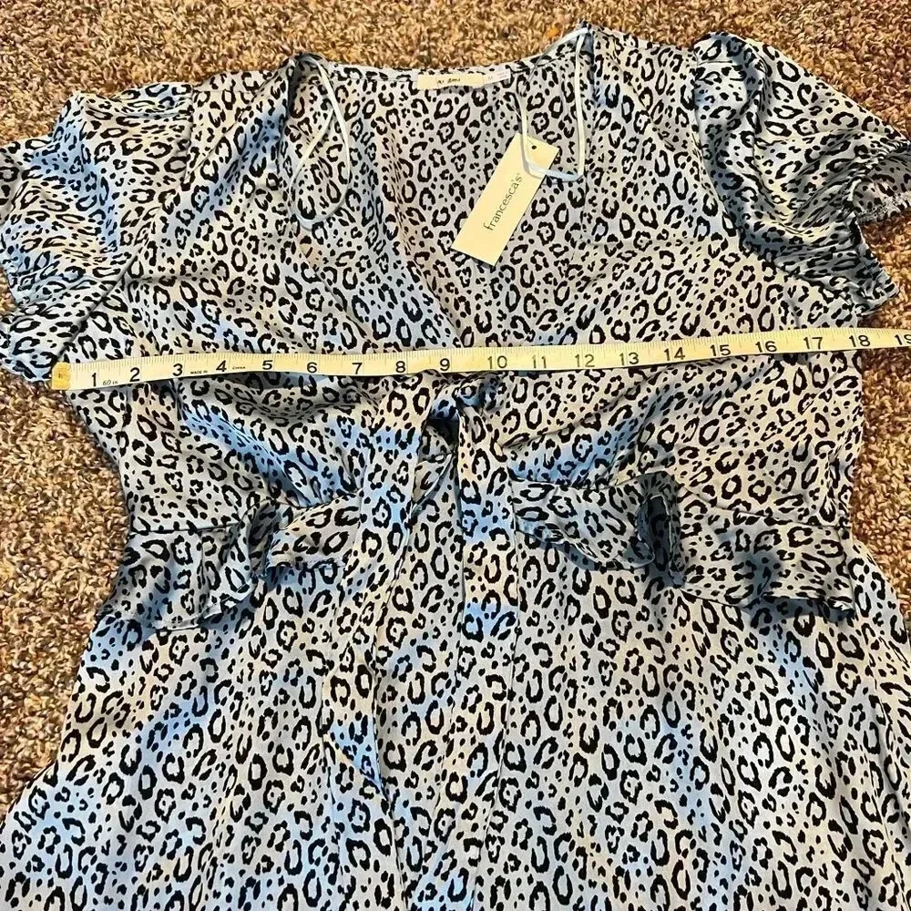 Francesca’s collection BLUE & BLACK ANIMAL PRINT CAP SLEEVE BLOUSE. NWT SIZE MED